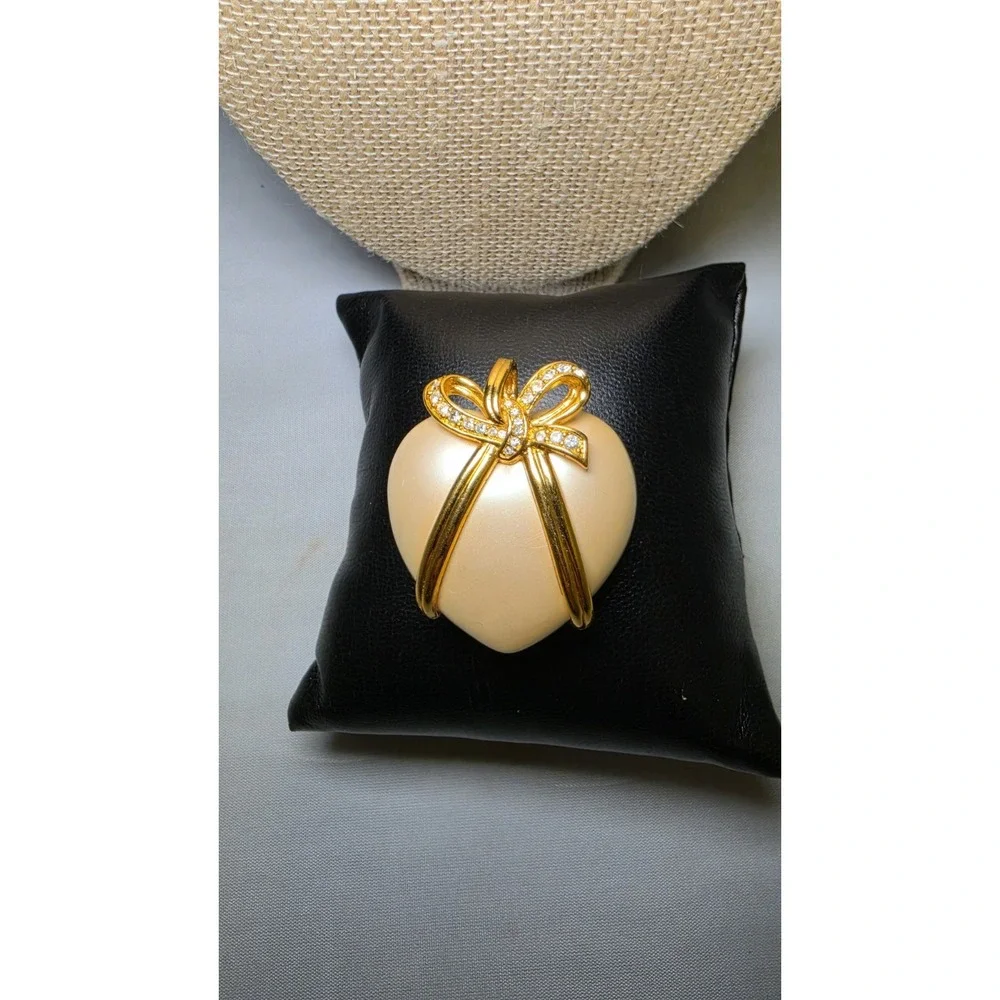 Joan Rivers Captured  Gold Tone/Crystal Bow Faux Pearl Puffy Heart w/QVC box
